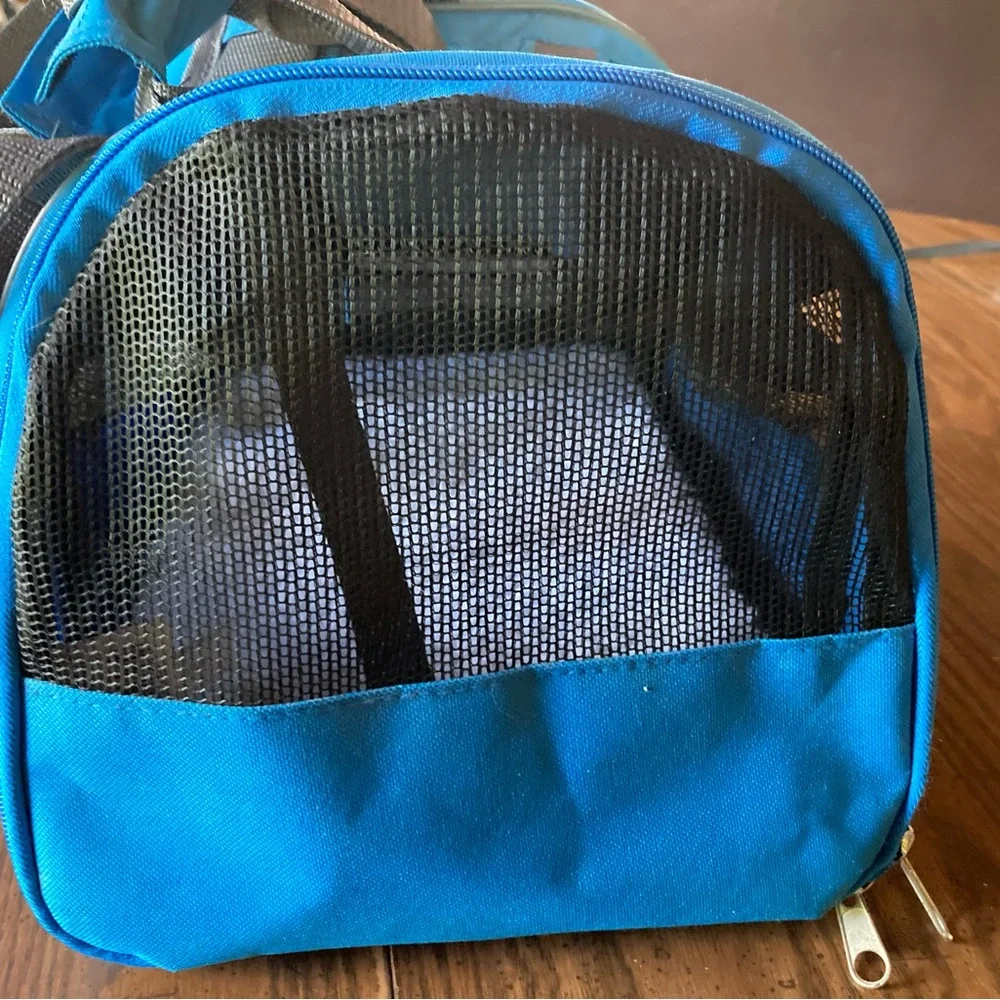 Small cat dog carrier nylon composite wood Sherpa inner base removable strap